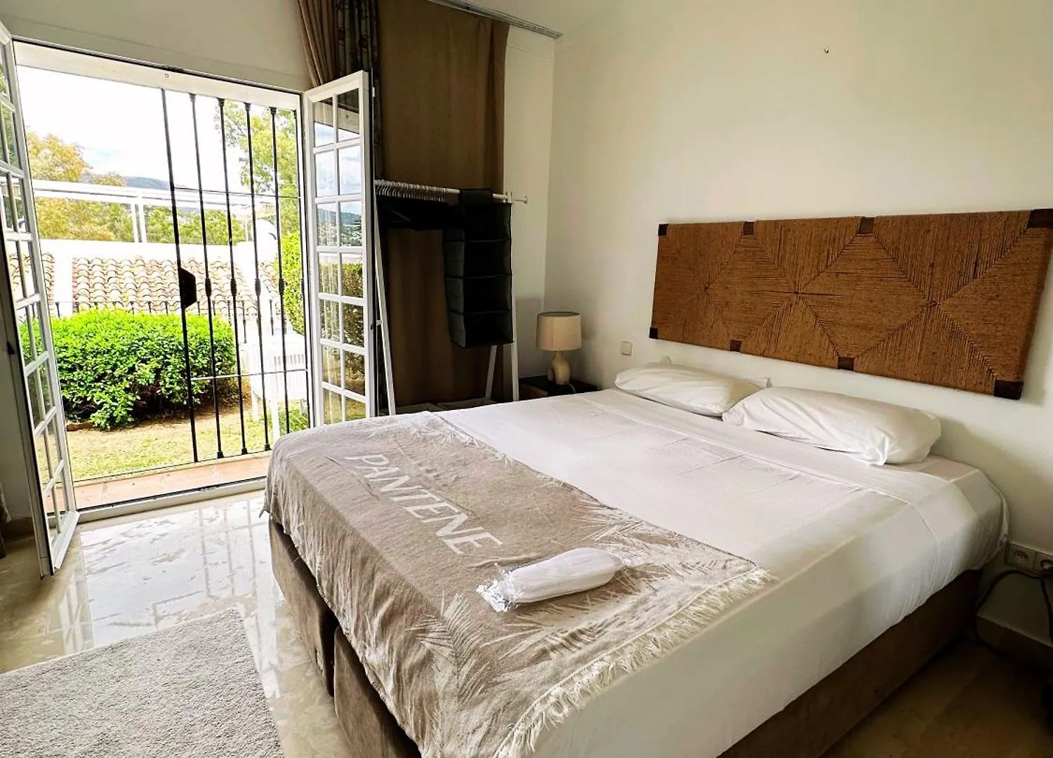 Daire Aloha Pueblo, Garden , Rooftop View Marbella 3-Storey Townhouse