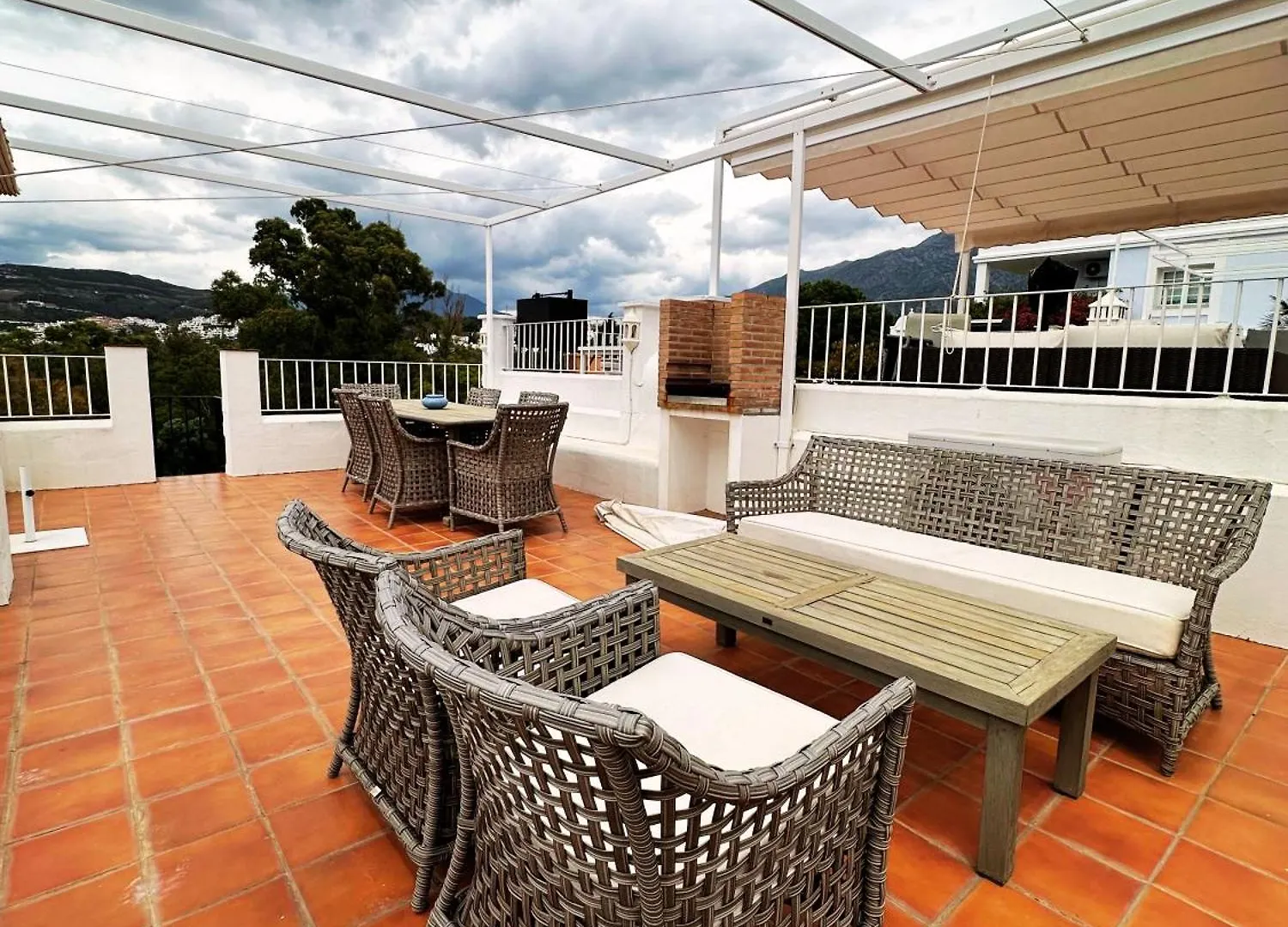 Daire Aloha Pueblo, Garden , Rooftop View Marbella 3-Storey Townhouse İspanya